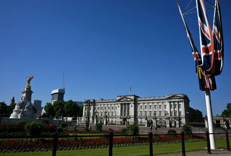 Carlos III Decide No Residir en el Palacio de Buckingham Pese a Costosa Remodelación