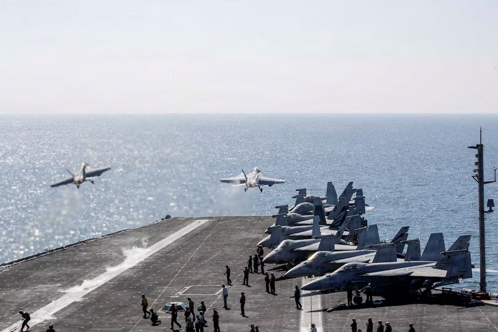 Estados Unidos Lanza Ataque Aéreo Contra Instalaciones Militares Iraníes en Respuesta a Incidente en Ormuz