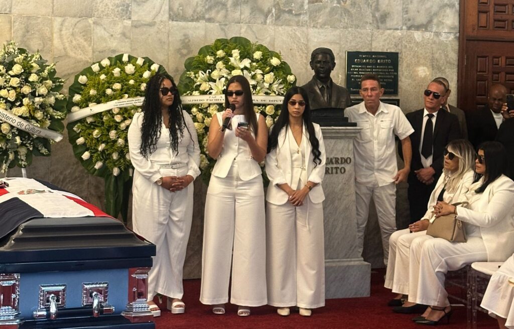 Hijas de Alex Bueno Expresan Orgullo por Muestras de Cariño en Despedida de su Padre