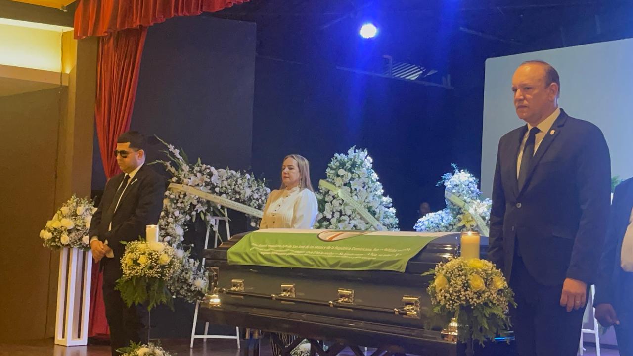 Alcalde de Santiago Rinde Homenaje a Alex Bueno: ''Vine a Despedir a mi Amigo''