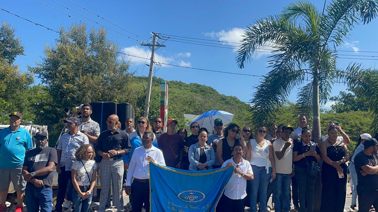 Miles de dominicanos rinden homenaje a Alex Bueno, destacando su legado humano y musical