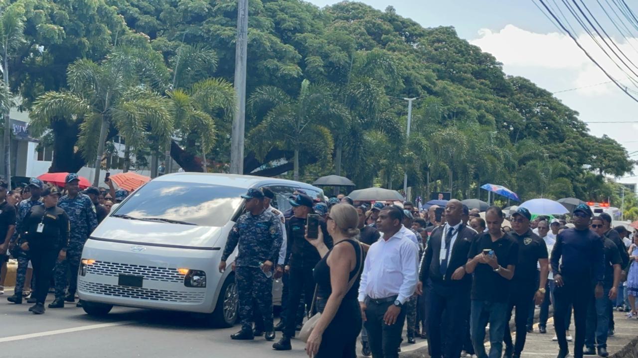 Cortejo Fúnebre de Alex Bueno se Dirige al Patio Cultural de San José de las Matas