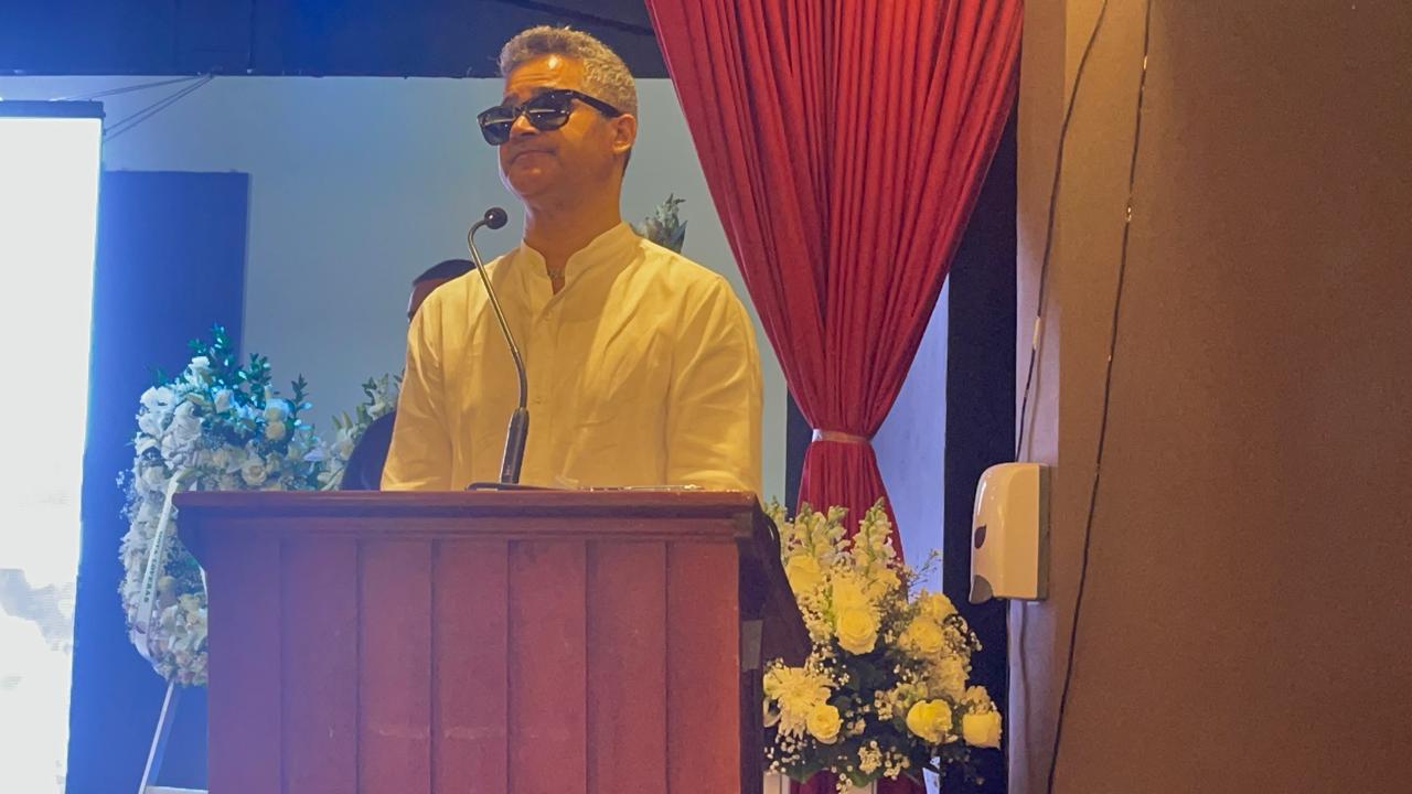 Carlos David Emocionado al Despedir a Alex Bueno: ''La Música Pierde a un Gigante de la Humildad''