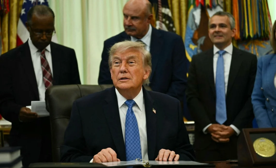 Trump Advierte con Aranceles del 100% a Naciones Europeas por Impuestos a Servicios Digitales