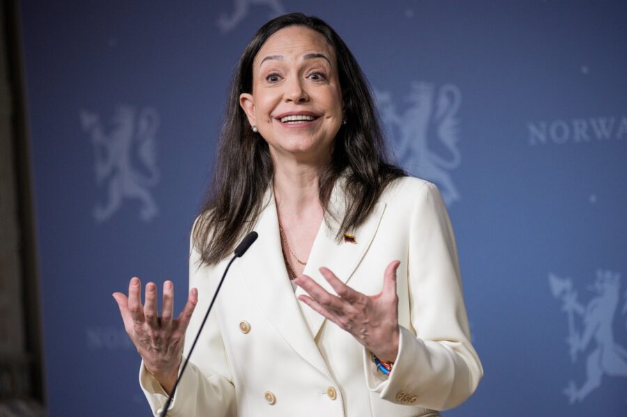 María Corina Machado Afirma Estar en Panamá Tras Supuesto Cierre Aéreo que Impidió su Retorno a Venezuela