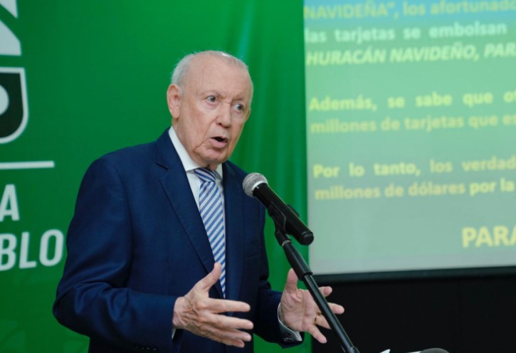Rafael Alburquerque acusa al Gobierno de engañar a la población con propuestas de reformas fiscales