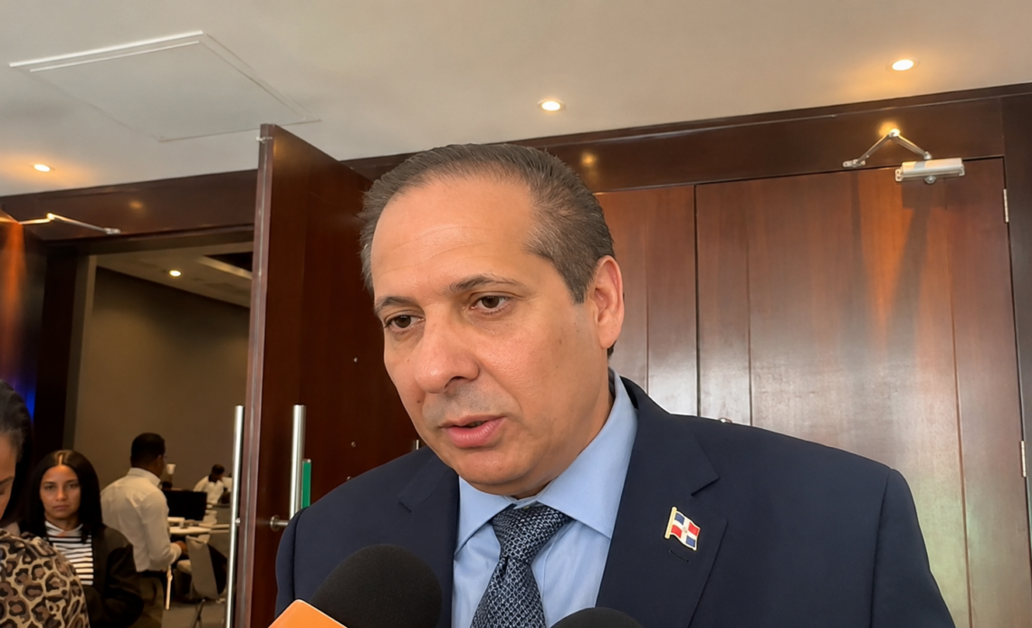 Ministro de Salud Niega Incremento Desproporcionado de Casos de VIH en República Dominicana