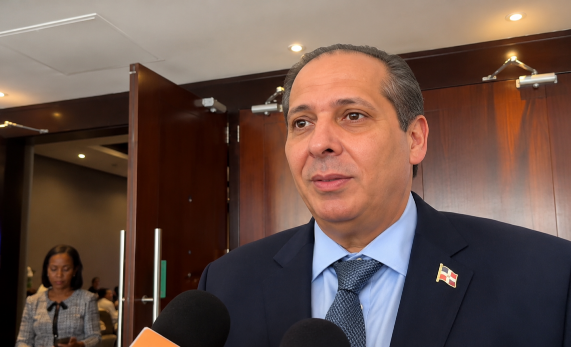 República Dominicana Asegura Cobertura Total de Medicamentos para Pacientes con VIH a Través de Fondo Nacional