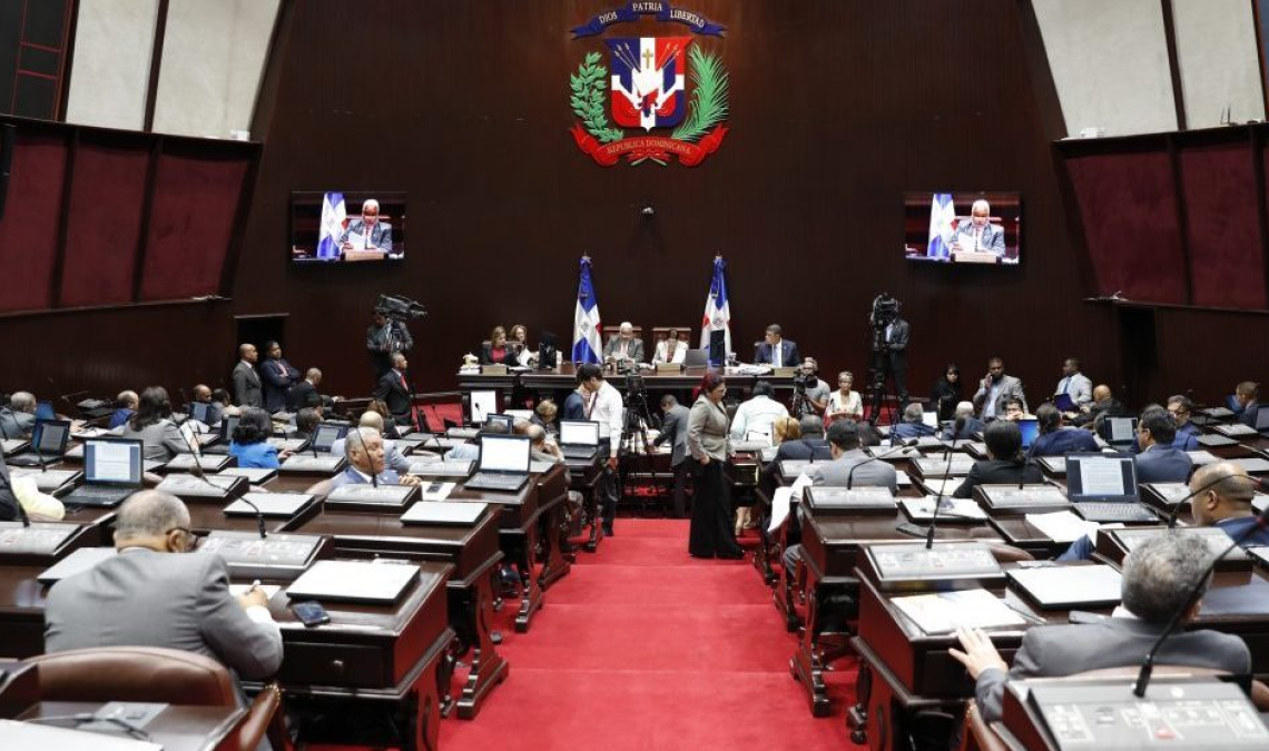 Legisladores de Oposición Critican la Ley de Residuos Sólidos por sus Efectos Financieros
