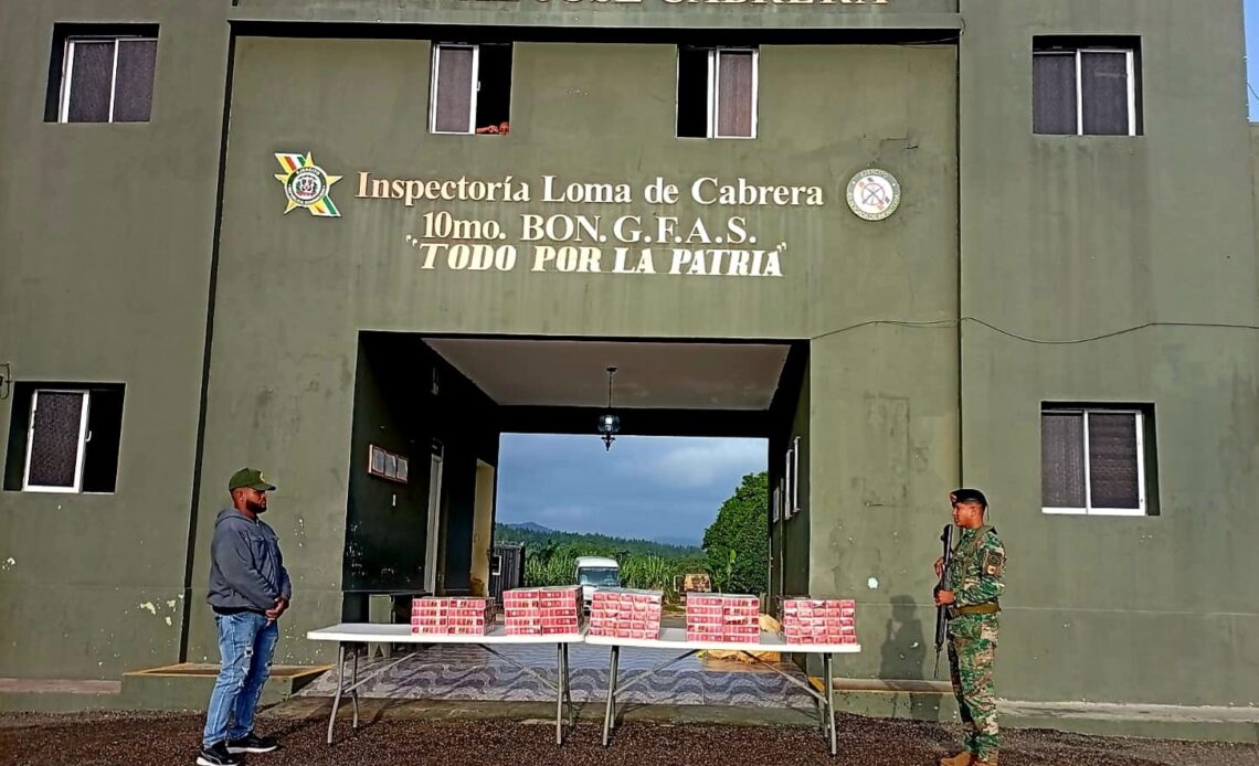 Militares del ERD Confiscan 47,600 Cigarrillos Ilegales en Operación en Loma de Cabrera