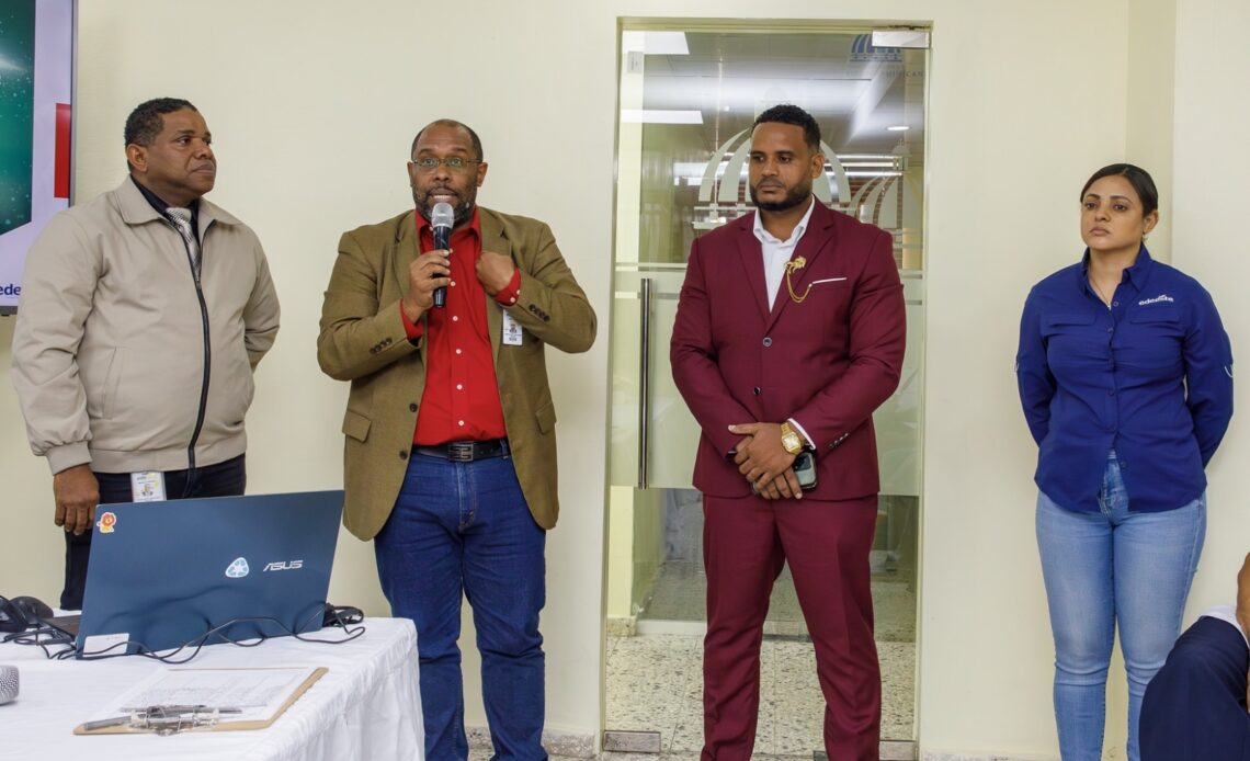 Edeeste Promueve Eficiencia Energética en Monte Plata con Charla para Medios