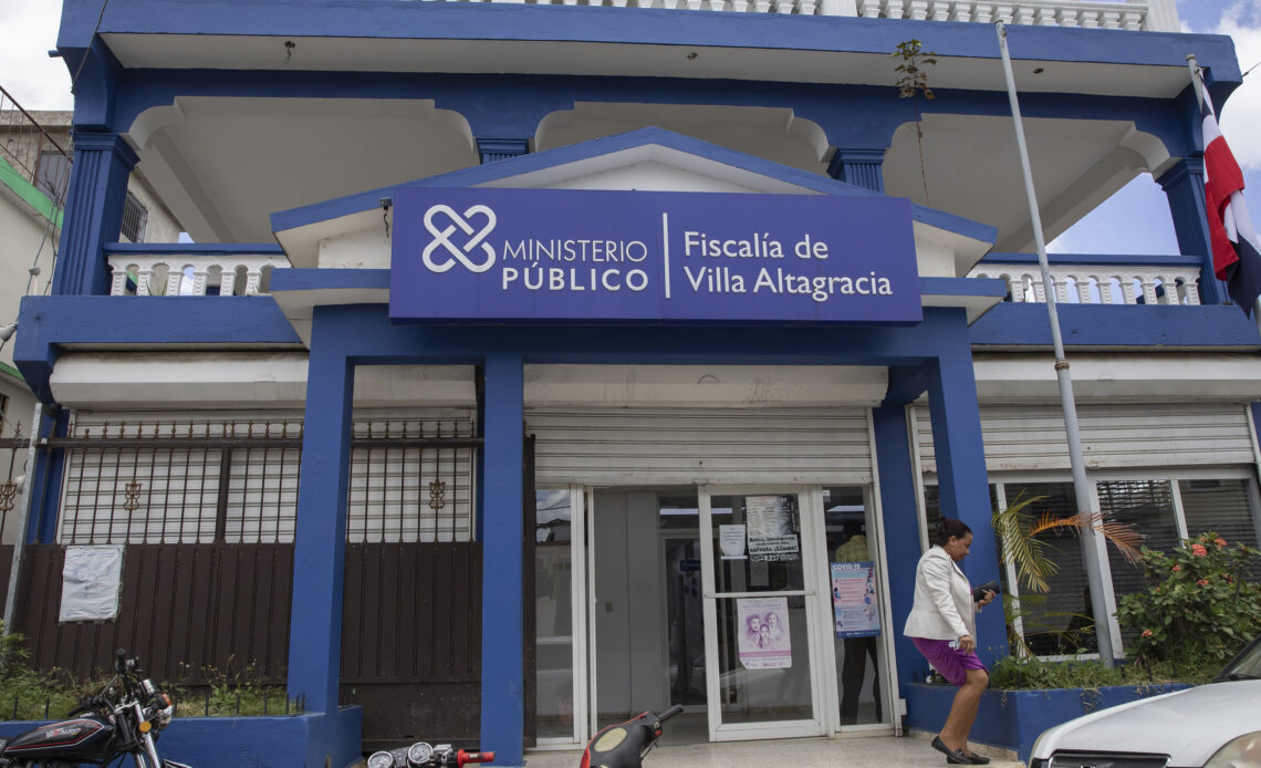 Familiares de Joven Herido Cuestionan Medida de Coerción Contra Vigilante en Vista Cana