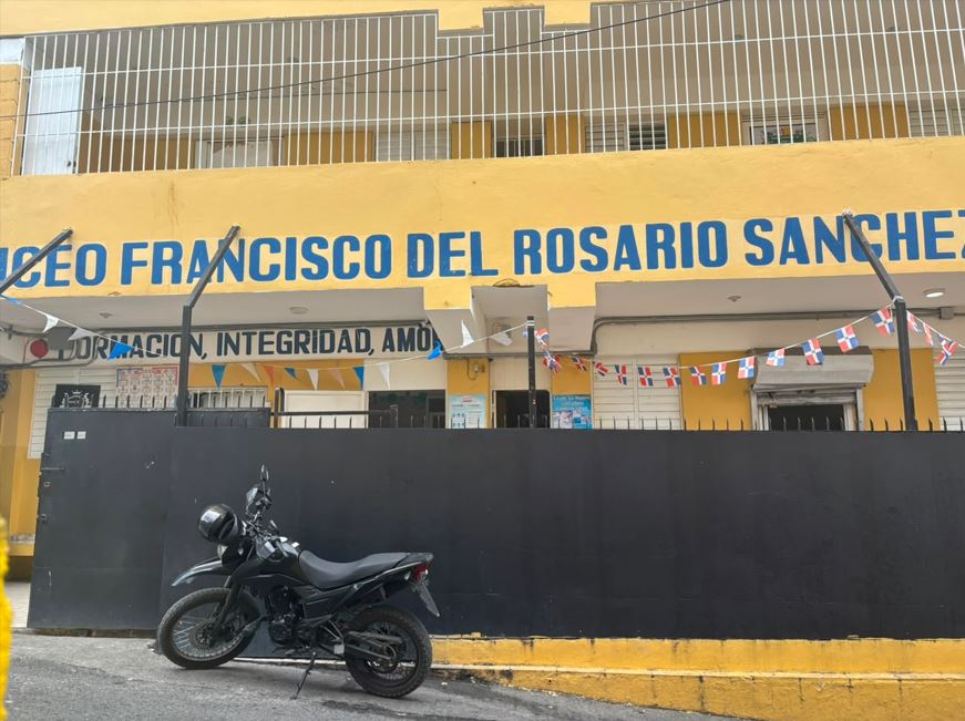 Alumnos de liceo en Las Palmas de Herrera alertan sobre el grave estado de su infraestructura