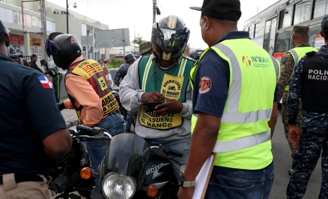 INTRANT Realiza Operativo Nacional: 488 Paradas de Motoconchos Intervenidas, Resultando en Detenciones y Retención de Motociclet