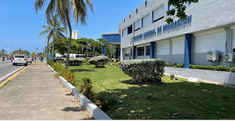 Agente y Chofer de Migración Reciben Prisión Preventiva por Sobornos a Ciudadanos Haitianos