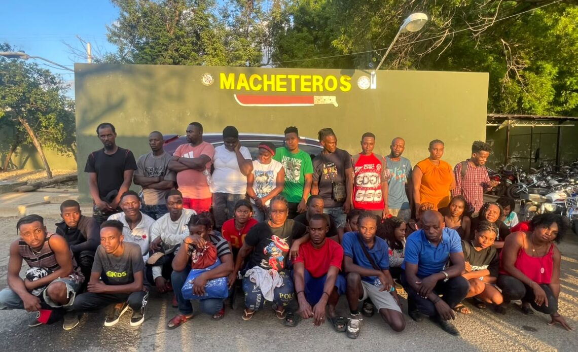 Ejército desmantela presunto centro de acopio de migrantes en Montecristi