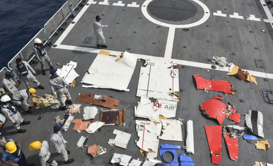 Prosiguelocalización de cinco ocupantes de aeronave de carga siniestrada en aguas pakistaníes