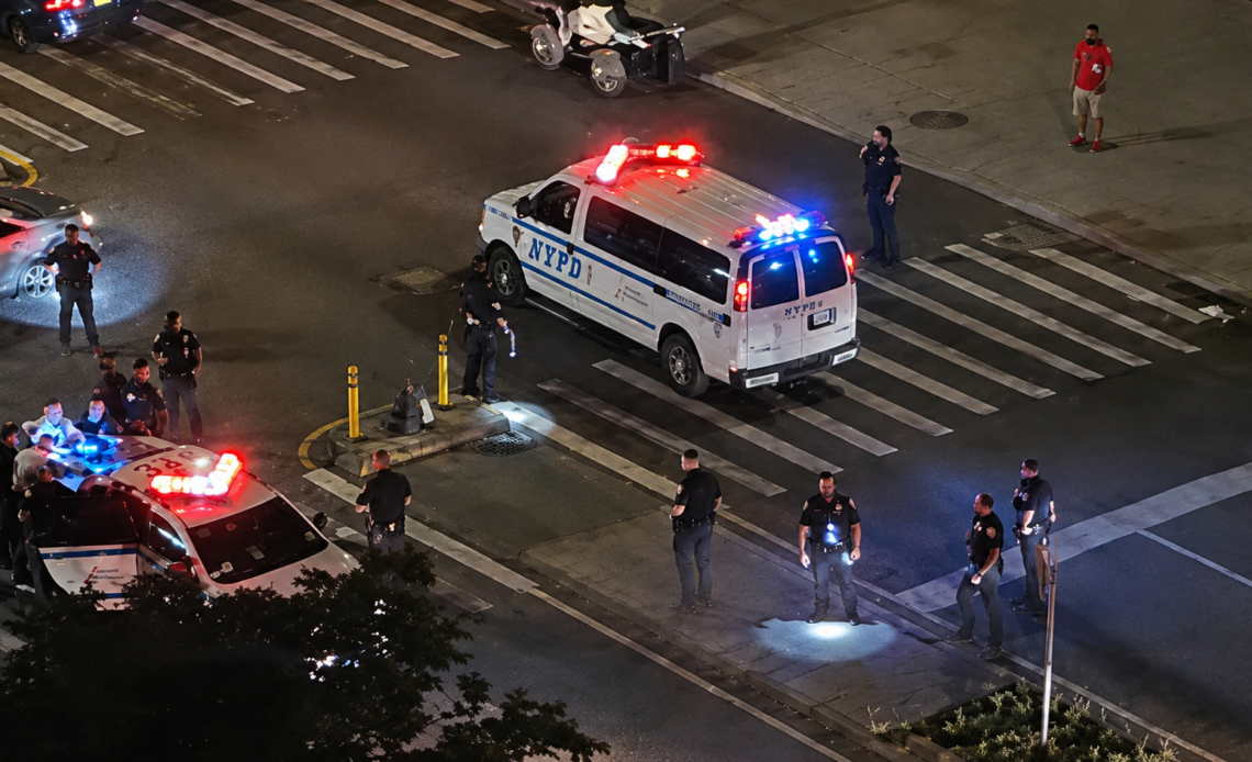 Múltiples Heridos, Incluidos Niños, en Tiroteo Durante Celebraciones del 4 de Julio en Nueva York