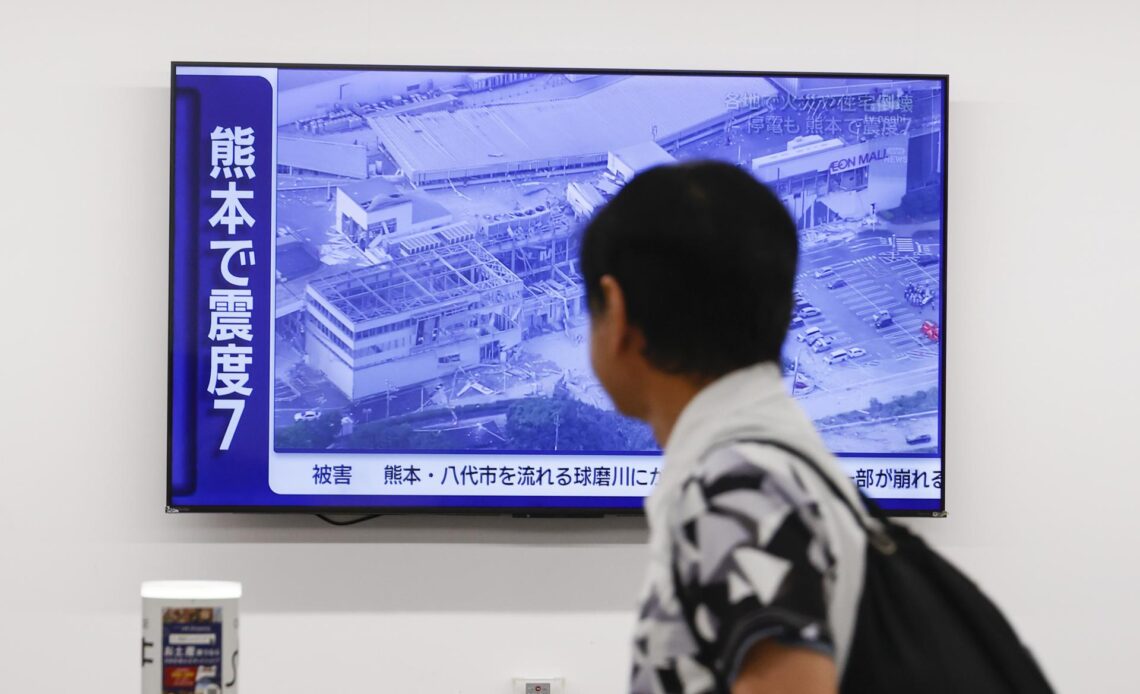 Terremoto en Japón deja un fallecido, decenas de heridos y posibles atrapados