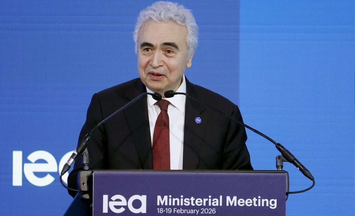 La AIE Advierte sobre Riesgos para el Suministro Energético por Tensiones en Oriente Medio