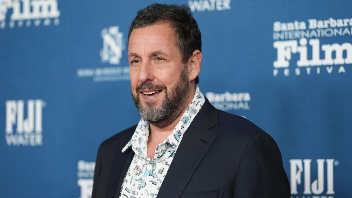 Adam Sandler Sorprende al Oficiar la Boda de Taylor Swift y Travis Kelce: La Razón Detrás del Evento