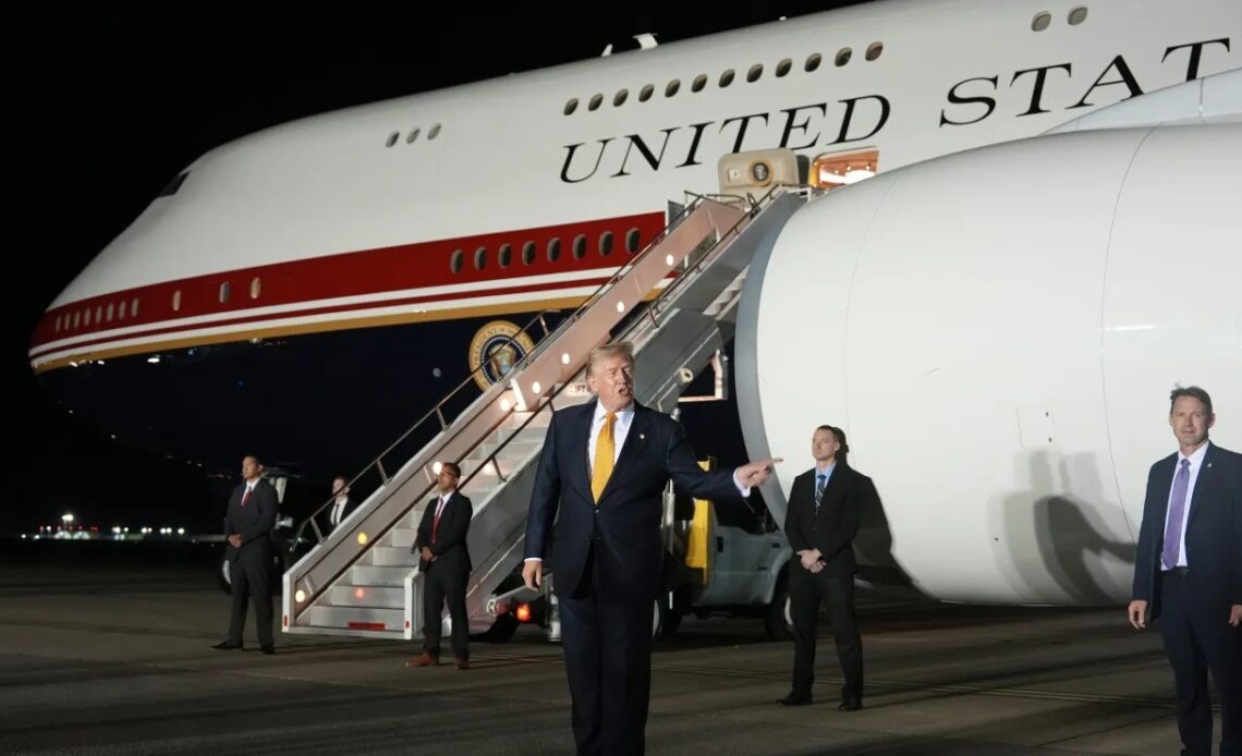 Investigación sobre filtraciones del Air Force One convoca a periodistas de The New York Times