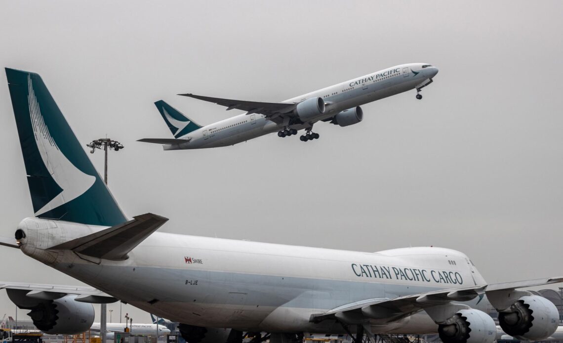 Fallo de Comunicación en Vuelo de Cathay Pacific Provoca Alerta de la OTAN en Rumanía