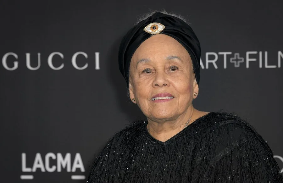 Fallece Betye Saar, artista clave en la exploración del racismo en EE. UU.