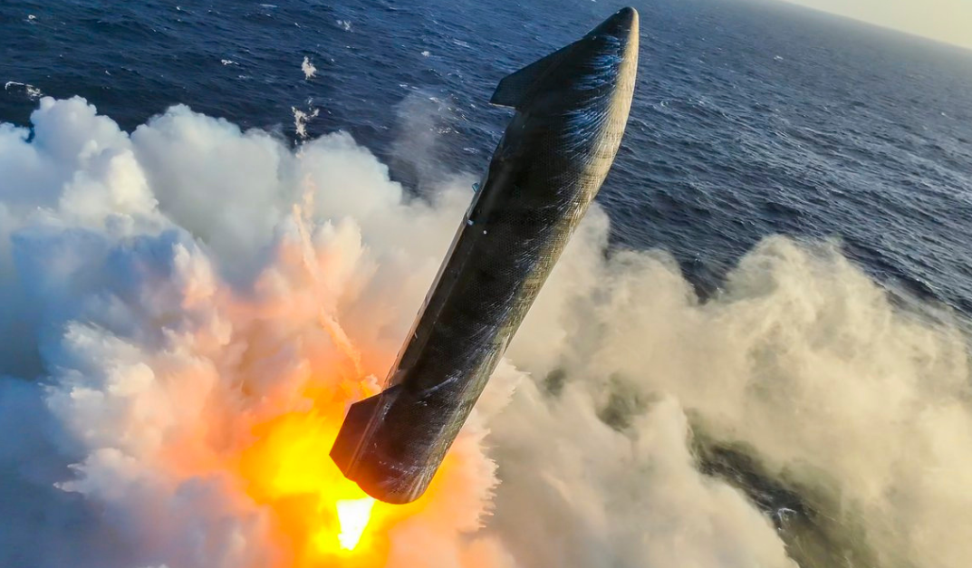 SpaceX Revela Fotografías del Amartizaje de la Nave Starship en el Océano Índico