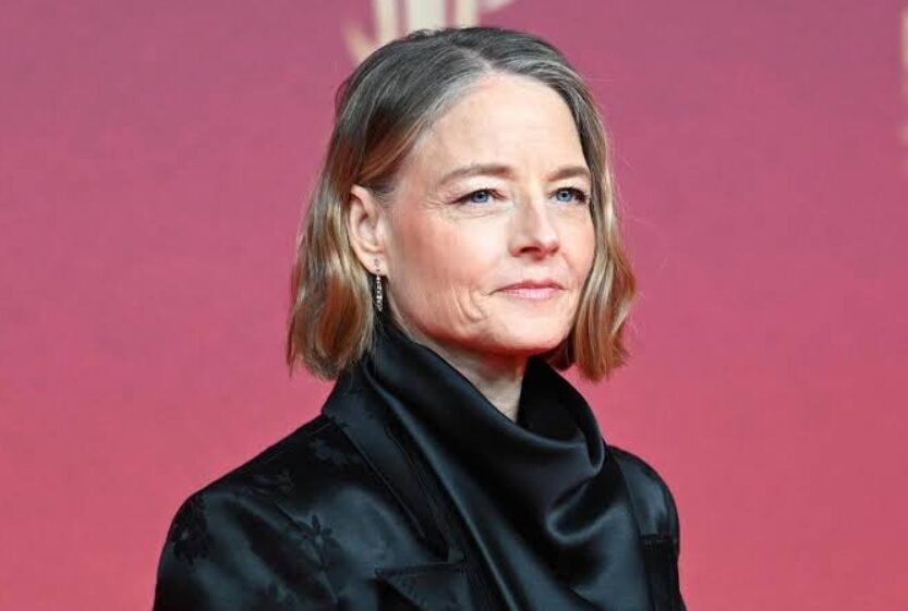 Jodie Foster Comenta que la Película de Fórmula 1 de Brad Pitt Posee una Estética Similar a la Inteligencia Artificial