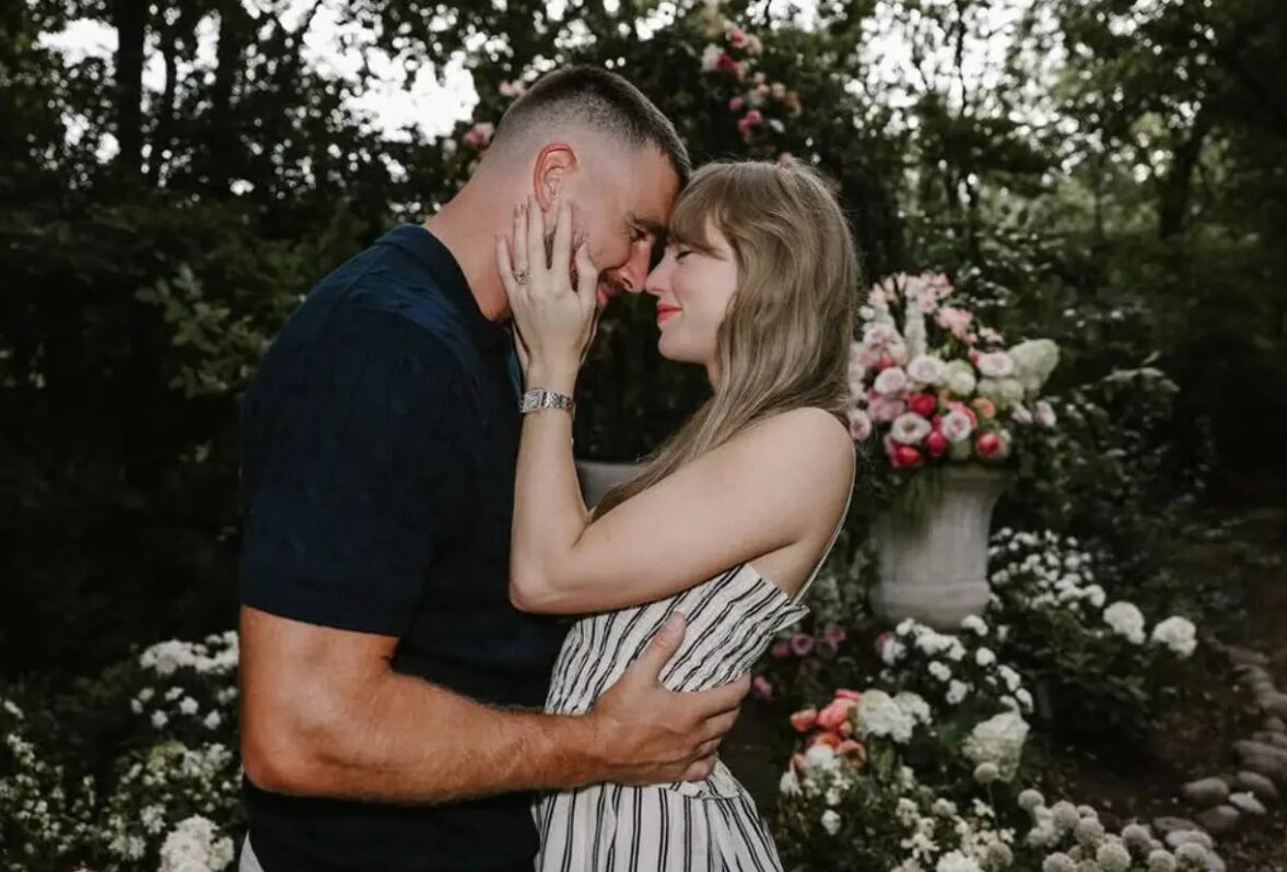 Grandes Anuncios Cerca del Madison Square Garden Declaran a Taylor Swift y Travis Kelce Marido y Mujer