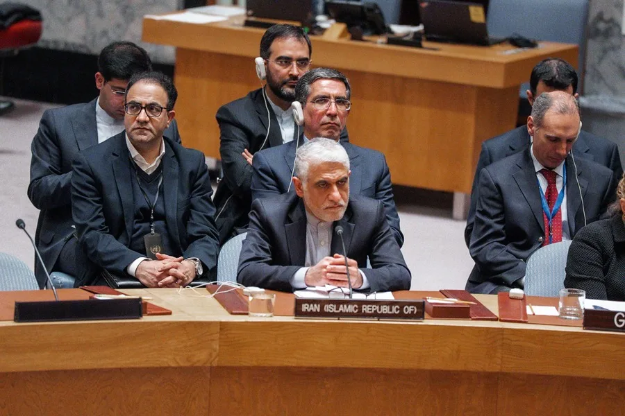 Irán Acusa a EE.UU. de ''Crímenes de Guerra'' ante la ONU por Agresiones a Infraestructura Civil