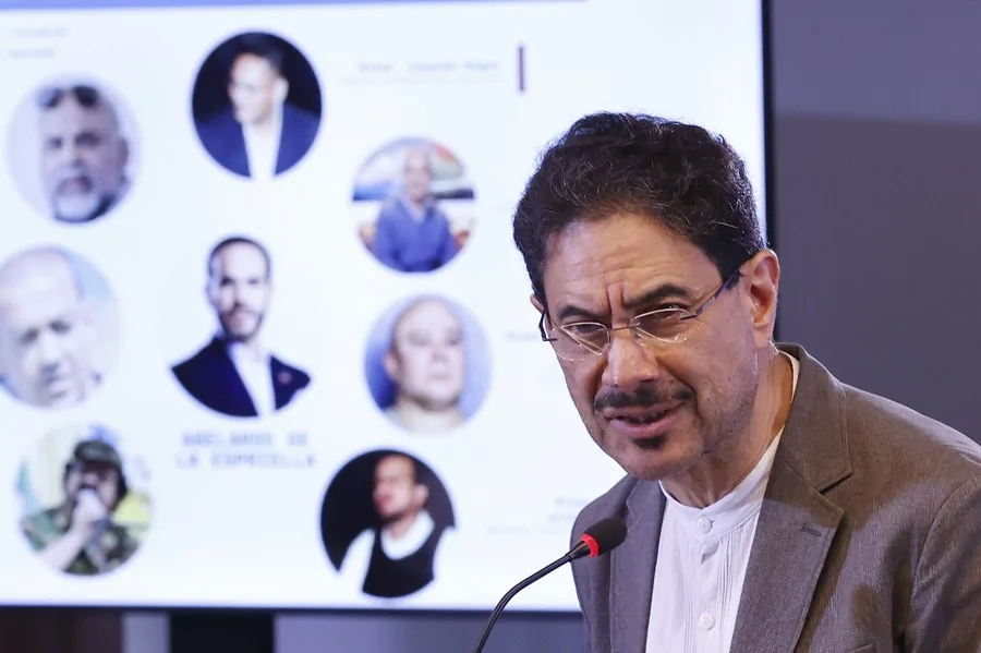Iván Cepeda advierte sobre la posible configuración de un gobierno paramilitar en Colombia
