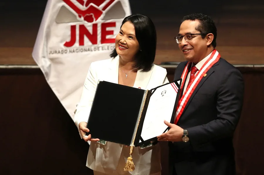 Keiko Fujimori Asume la Presidencia de Perú, Marcando el Retorno del Fujimorismo al Poder