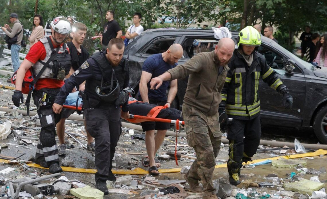 Aumentan a 20 las Víctimas Mortales por Recientes Ataques Rusos en Kiev y Vishneve