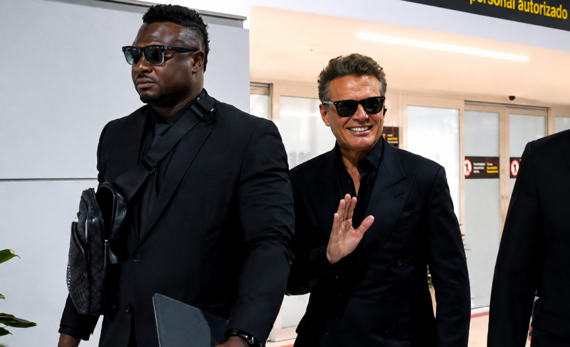 Luis Miguel Vuelve a la Escena Pública, Desatando Especulaciones Sobre su Bienestar y Relación Amorosa