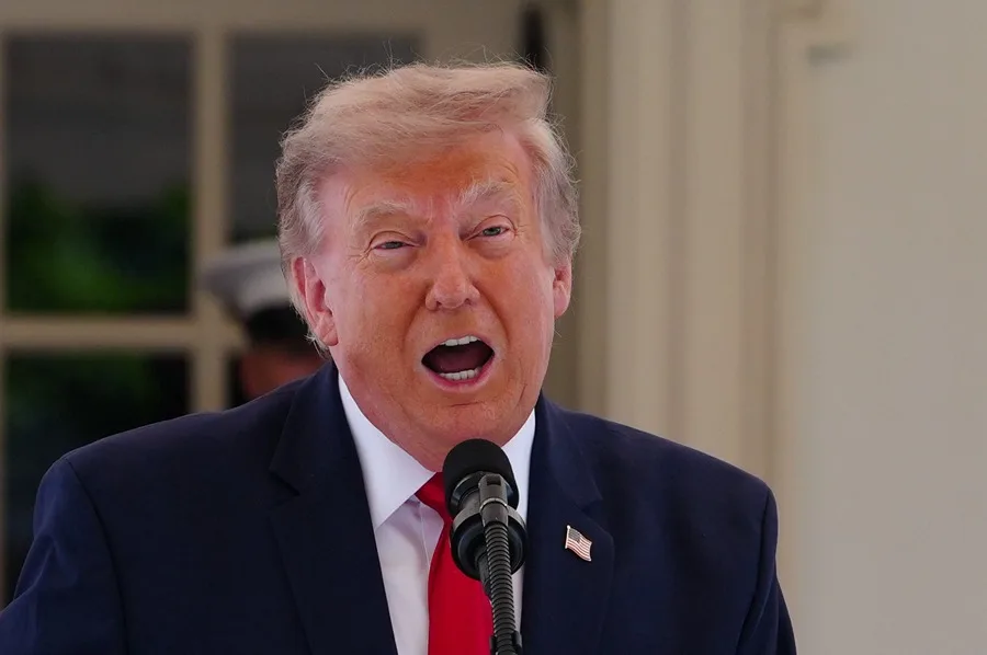 Donald Trump Advierte a Irán Sobre Inminentes Ataques Militares