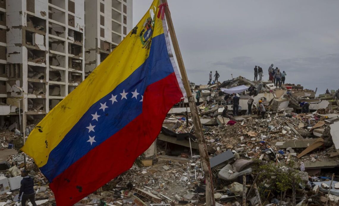 Familias venezolanas persisten en la búsqueda de sobrevivientes tras sismos que dejan un saldo de 2.645 fallecidos