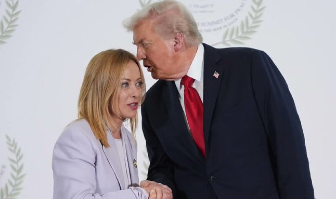 Trump Publica Foto con Meloni y Bromea sobre una ''Orden de Restricción''