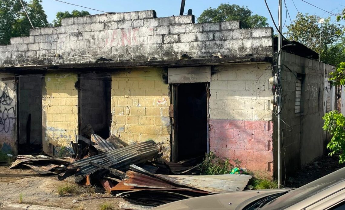 Incendio Devastador en Fantino Deja Siete Familias Sin Hogar y Activa Investigación