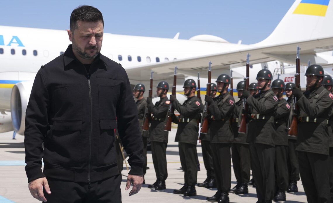 Zelenski en Ankara: Solicita más misiles Patriot y sistemas de defensa a líderes de la OTAN