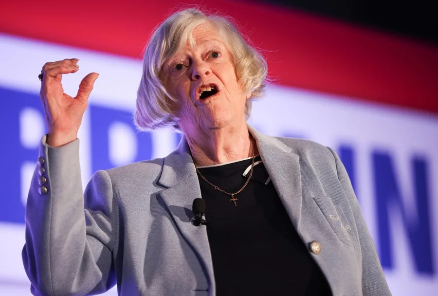 Liberan a Sospechoso en Caso de Asesinato de Exdiputada Ann Widdecombe