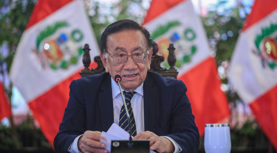 Presidente interino de Perú solicita pensión vitalicia al término de su gestión