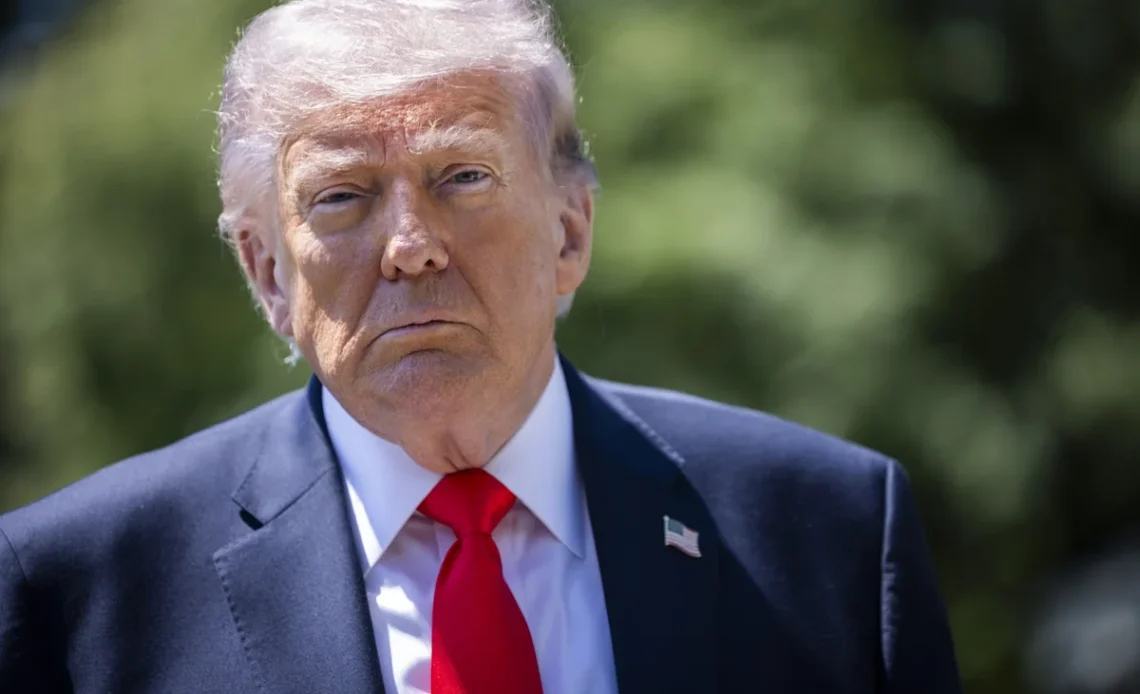 Trump Suspende Operaciones Militares Contra Irán, Advierte Reanudación si Diálogo Falla
