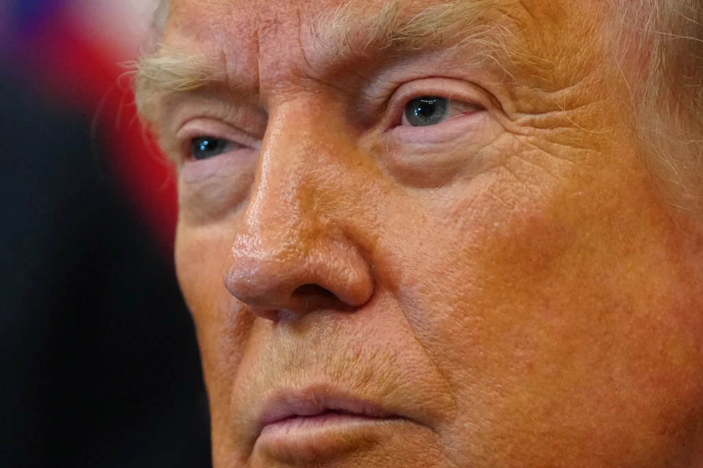 Estados Unidos Inicia Acuñación de Moneda Conmemorativa de un Dólar con la Imagen de Donald Trump