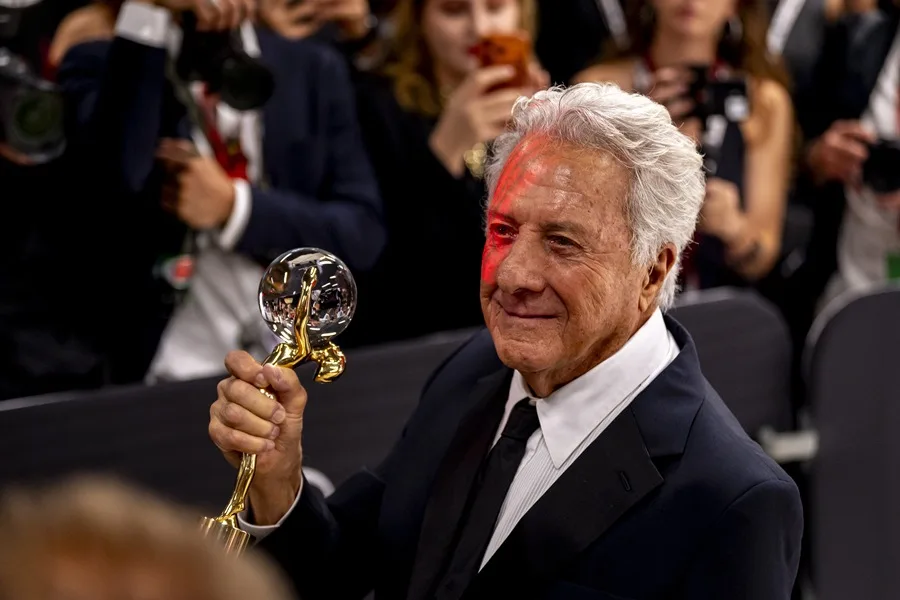 Dustin Hoffman y Maggie Gyllenhaal Honrados en el Festival de Karlovy Vary