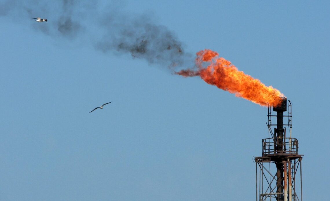 Petrolero Atacado por Dron en el Mar Negro Sufre Incendio y Deja Heridos