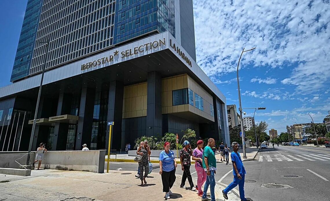 Principales Cadenas Hoteleras Españolas Concluyen Operaciones en Cuba
