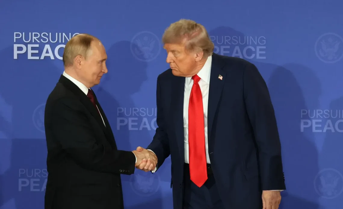 Rusia y EE. UU. Declaran el Fracaso del Proceso de Paz Ucraniano, Exigiendo un Nuevo Inicio