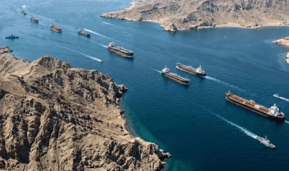 Estados Unidos Restablece Bloqueo Marítimo a Irán, Impactando la Ruta Energética Global